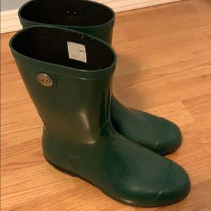 Ugg hunter green rain boots size 9